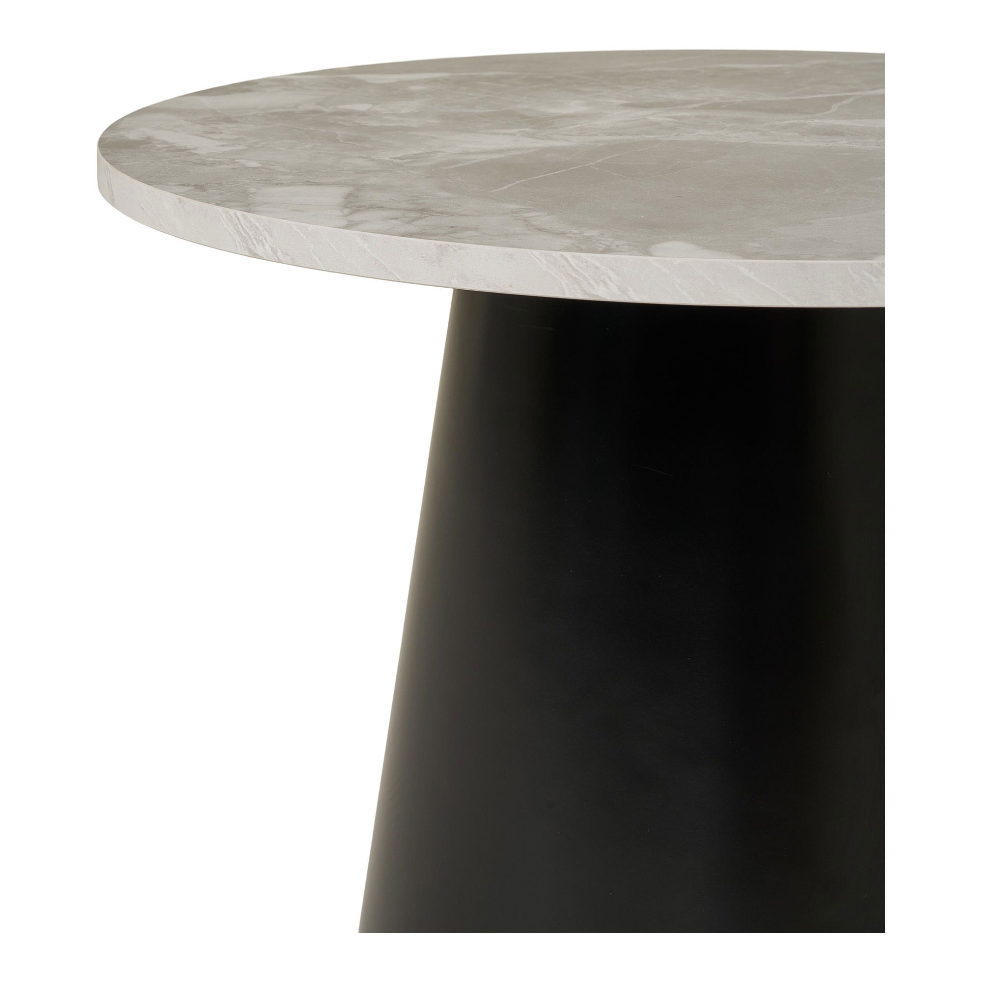 Detail van het marmerlook MDF blad met matte melamine toplaag van de House Nordic Brito salontafel in zachte grijstinten